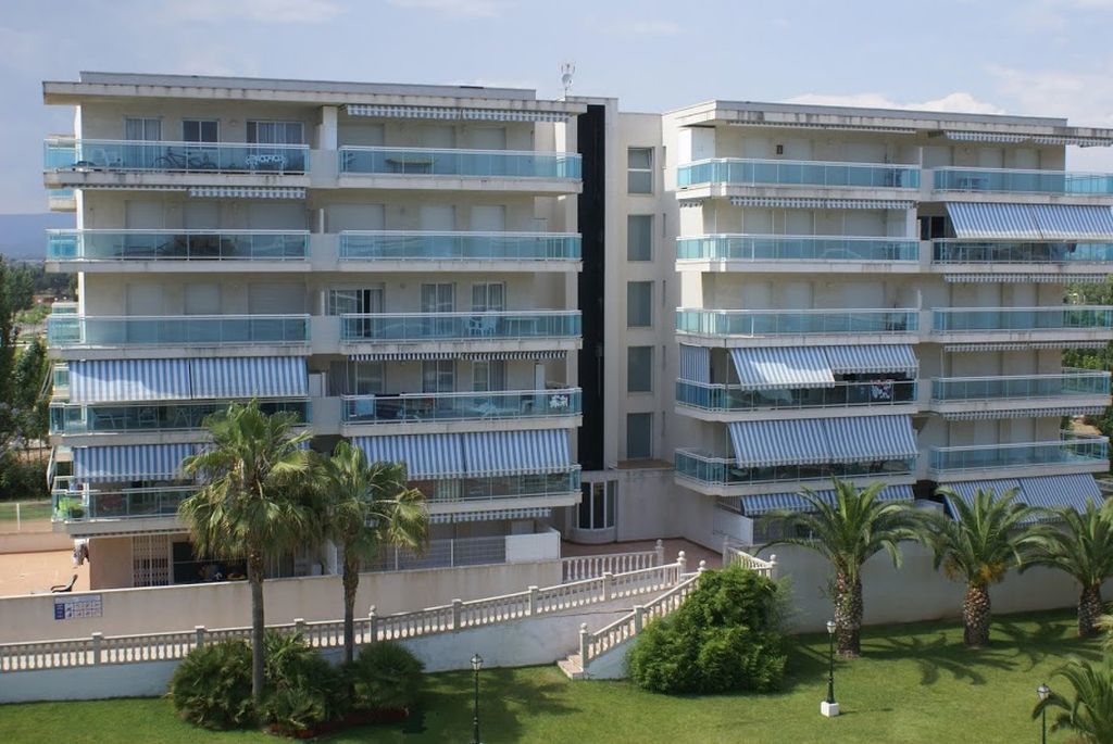 Uhc Village Park Apartments ซาลอว์ ภายนอก รูปภาพ