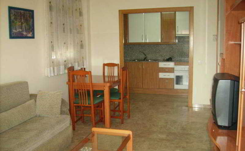 Uhc Village Park Apartments ซาลอว์ ภายนอก รูปภาพ